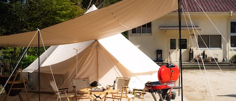 Tenda Luxury | Copriletto in piuma, una scrivania, Wi-Fi gratuito, lenzuola