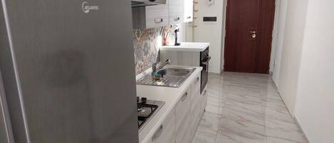 Kühlschrank, Ofen, Herdplatte, Geschirrspüler