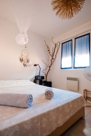2 bedrooms, desk, travel crib, free WiFi
