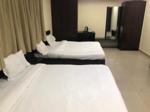 Kamar Deluks | Ruang kerja ramah laptop dan Wi-Fi gratis