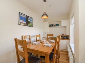 Cottage | Dining - Beach Retreat (Weymouth)
