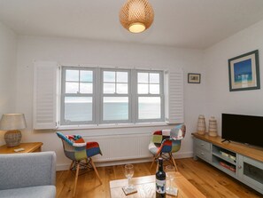 Cottage | Living area - Beach Retreat (Weymouth)