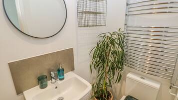 Cottage | Bathroom | Shower