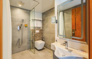 Shower, free toiletries, hair dryer, bathrobes - Zone Connect by The Park Coimbatore (Coimbatore)