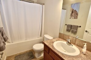 House, 3 Bedrooms | Bathroom | Towels - Banjo Adventure Home by Casago Mccall - Donerightmanagement (Donnelly)