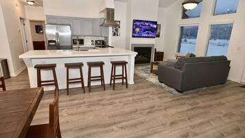 House, 3 Bedrooms | Private kitchen | Cookware/dishes/utensils