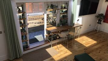 Premium Studio, Courtyard View (Room D) | Television