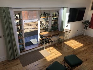 Studio Premium - utsikt mot innergården (Room D) | Tv
