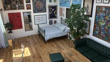 Premium Studio, Courtyard View (Room D)