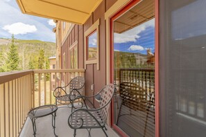 Property grounds - Ideally Located Condo w/ Shared Pool & Hot Tub and Private Balcony w/ Views! (Keystone)