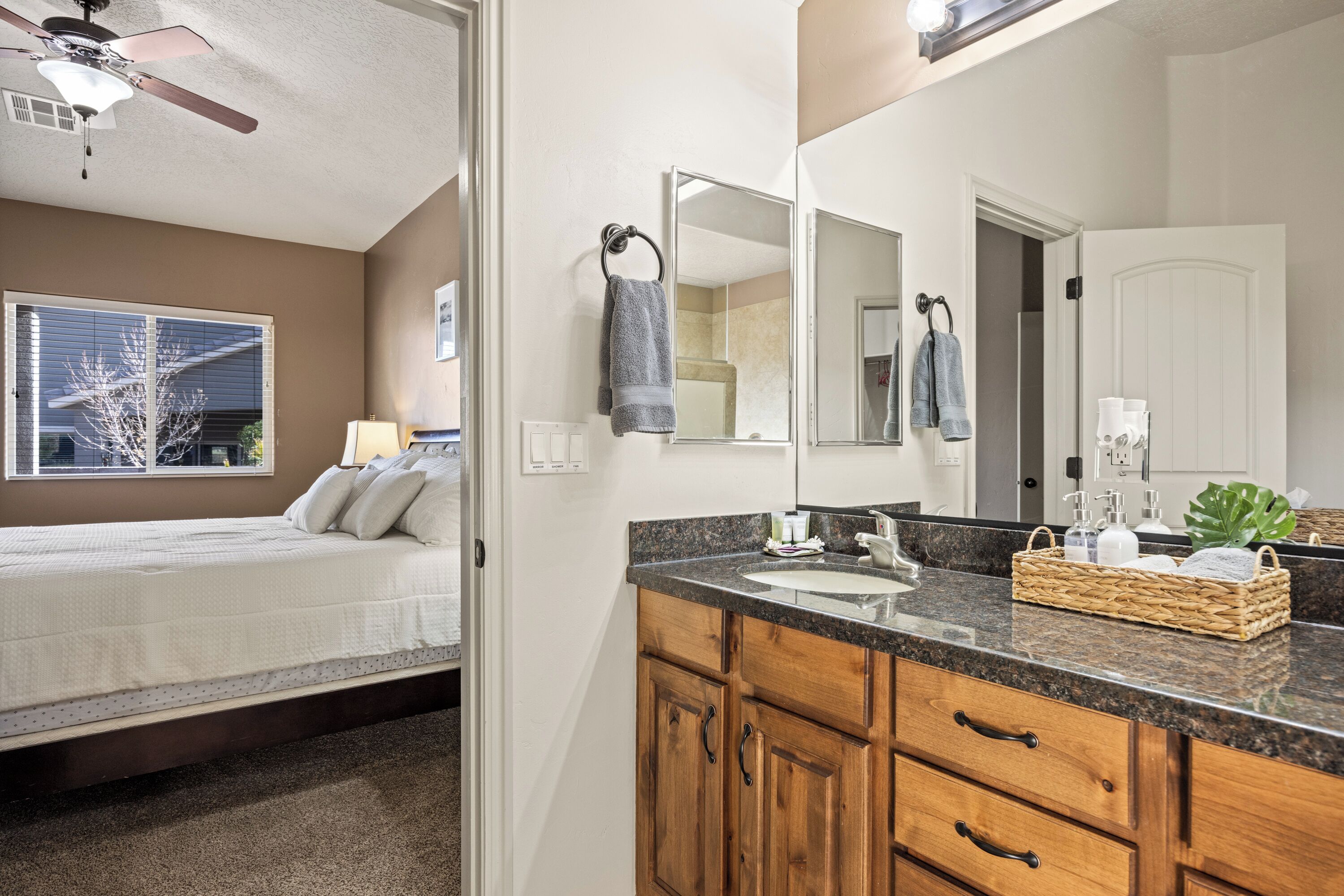 3 bedrooms, iron/ironing board, free WiFi, bed sheets