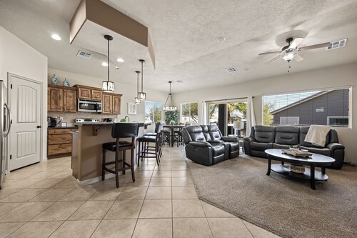Desert Links Oasis by Mesquite Vacation Rentals with Entertainment Patio, Private Putting Green and $510 in free daily activities