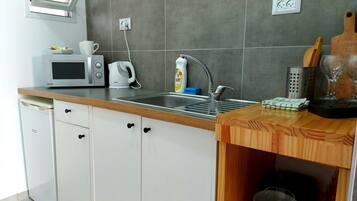 Fridge, microwave, kitchen islands