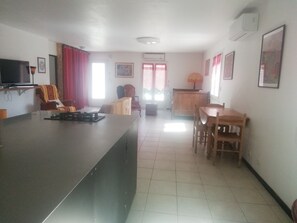 Unclassified image, 2 of 14, button