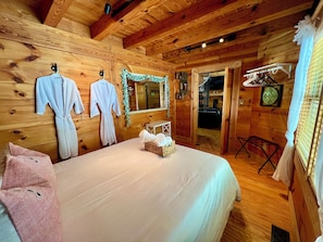 3 bedrooms, in-room safe, iron/ironing board, free WiFi