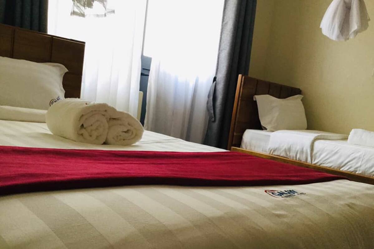 双床房 | 埃及棉床单、高档床上用品、记忆海绵床垫、办公桌