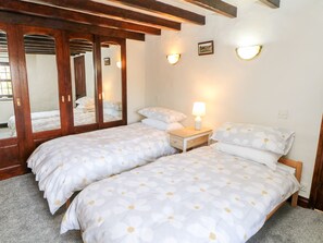 2 عدّة غرف نوم وبديكورات فريدة لكل غرفة وطراز فريد لكل وحدة