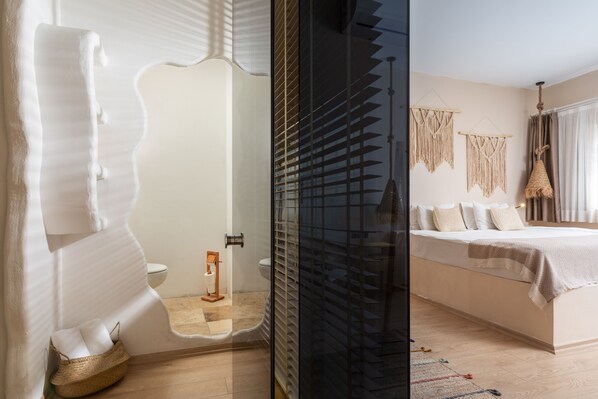 Deluxe Room | 高級寢具、迷你吧、客房內保險箱、書桌