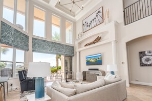 Flachbildfernseher, Tischfußball, Stereoanlage