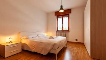1 slaapkamer, een strijkplank/strijkijzer, gratis wifi, beddengoed