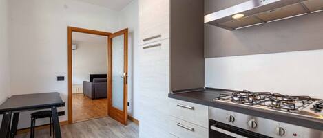 Kühlschrank, Ofen, Herdplatte, Geschirrspüler