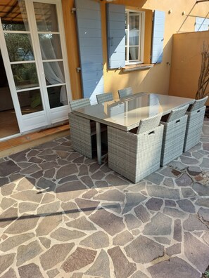 Outdoor dining - Villa Golf Saint Endréol La Motte (La Motte)