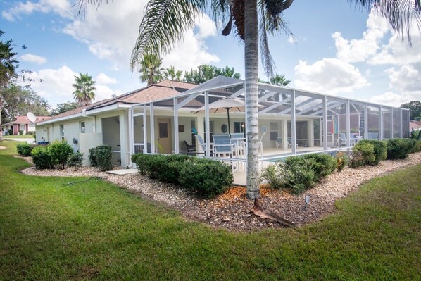 Exterior - On the Course with a Pool (Inverness)