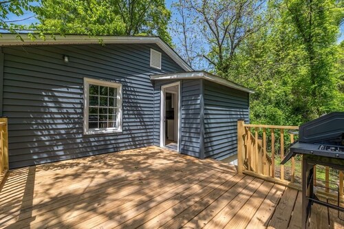 North of Gastonia Cute Cottage w/ Comfort & Style