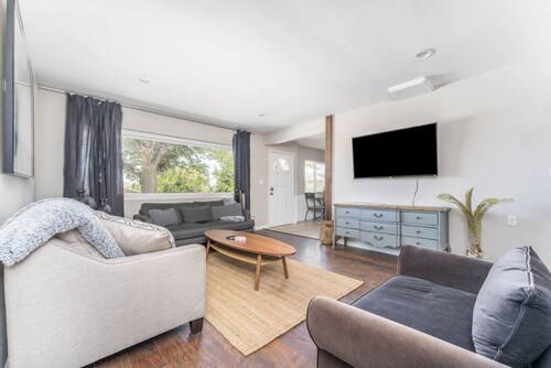 Hot Tub+Large Yard+Games+Comfy+ JTNP entrance