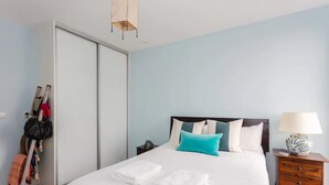 Appartement, 2 lits doubles | 2 chambres, fer et planche à repasser, draps fournis
