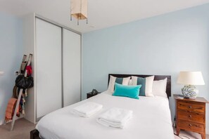 Departamento básico, 2 camas matrimoniales | 2 habitaciones, tabla de planchar con plancha y ropa de cama 