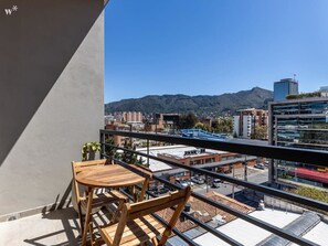 Outdoor dining - Stylish 1BR with Great View  in Chico (Bogotá)