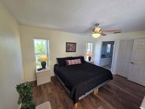 4 bedrooms, iron/ironing board, WiFi, bed sheets