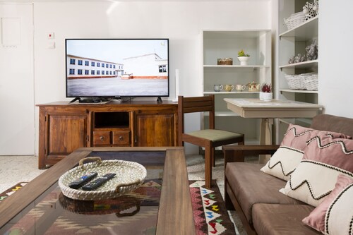 Lovely & Budget apartment at the Center, gardens & German colony