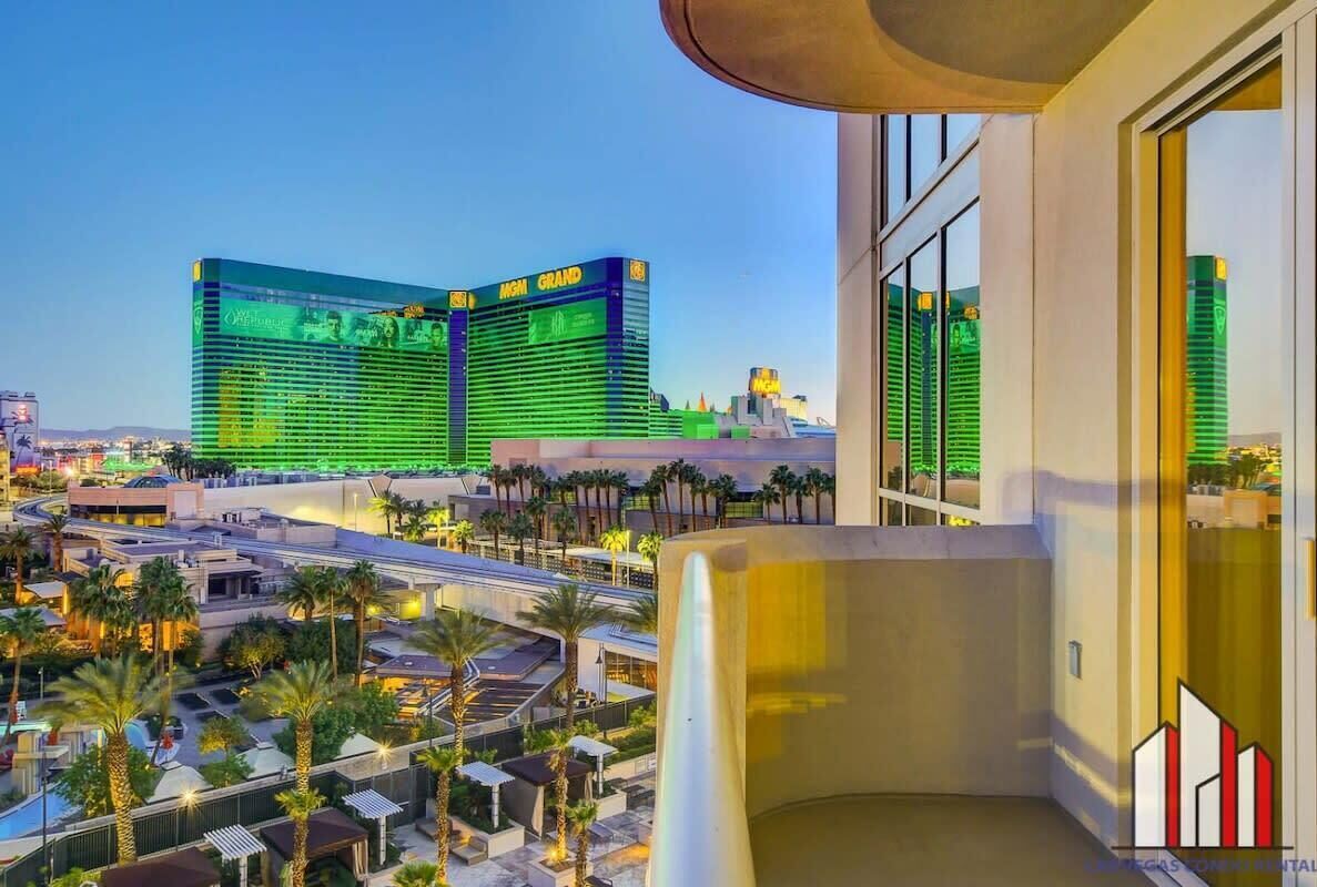 MGM Signature-05-602 1Br 2Ba Balcony Suite