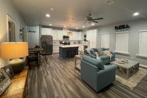 Smart TV - Quiet, Relaxing & Cute Beach Home W/ Ocean Views! (Crystal Beach)