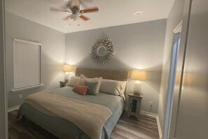 3 bedrooms, travel crib, free WiFi, bed sheets - Quiet, Relaxing & Cute Beach Home W/ Ocean Views! (Crystal Beach)