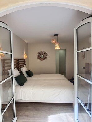 4 chambres, fer et planche à repasser, lit parapluie, Wi-Fi