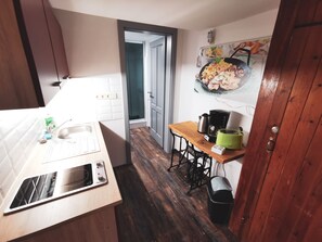 Basic House | Private kitchen | Toaster, cleaning supplies - Ferienhäuser - Pappelallee (Biesenthal)