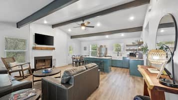 Smart TV y chimenea