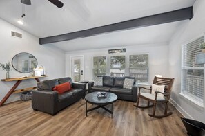 Een smart-tv en een open haard