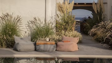 Una piscina al aire libre de temporada