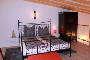 1 bedroom, desk, free WiFi, bed sheets - Vacation home "Falkenhorst" (Dresden)