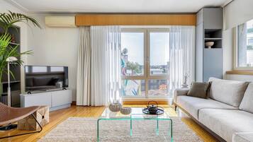 Smart TV, computer monitors