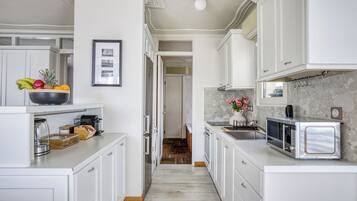 Frigorifero, microonde, forno, lavastoviglie