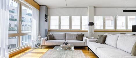 Smart TV, computer monitors