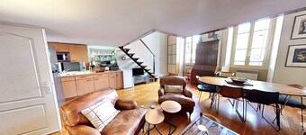 Central 3 bedroom 3 shower room holiday flat next to beach, shops and transport