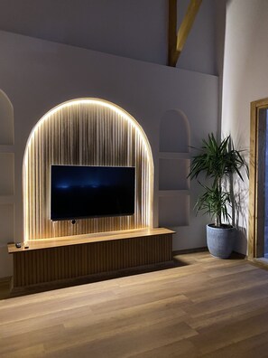 Hypo-allergenic bedding, memory foam beds, minibar, in-room safe - Lal Azure Alacati (Cesme)