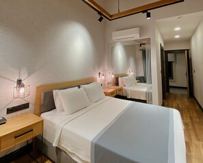 Hypo-allergenic bedding, memory-foam beds, minibar, in-room safe - Lal Azure Alacati (Cesme)