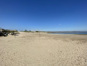 Beach nearby - Family bungalow with sauna on the Grevelingenmeer, quiet location, dogs allowed, WLAN (Brouwershaven)